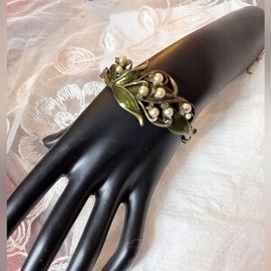 Sweet Romance Green and Gold Leaf Bracelet